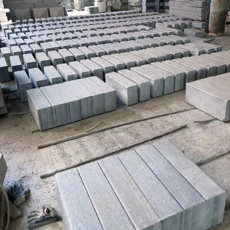 Natural Basalt/Granite for Grey/Black/Red/Yellow Kerbstone/Cobble/Cubestone/Flagstone/Curbstone/Cube/Cobble/Cubic/Paving/Paver Tumbled Stone